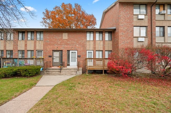 Building Photo - 20 Henderson Dr