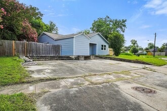 Building Photo - 1615 Hiller St