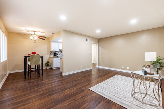 1 habitación, 1 baño, 710 pies cuadrados, comedor - Monterra Springs Apts