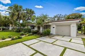 Foto del edificio - 4 br, 3 bath House - 510 Gerona Ave