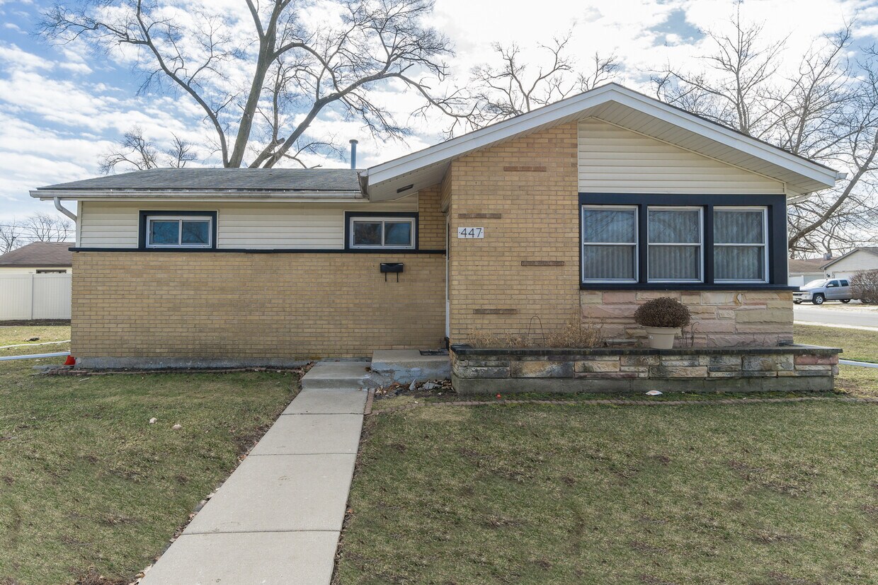 447 W Byron Ave, Addison, IL 60101 House Rental in Addison, IL