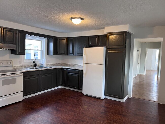 Building Photo - 236 Jewett St