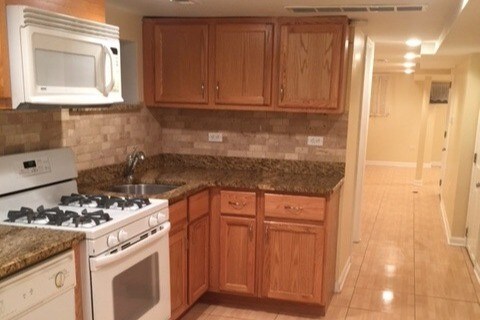 Kitchen - 1322 N Bell Ave