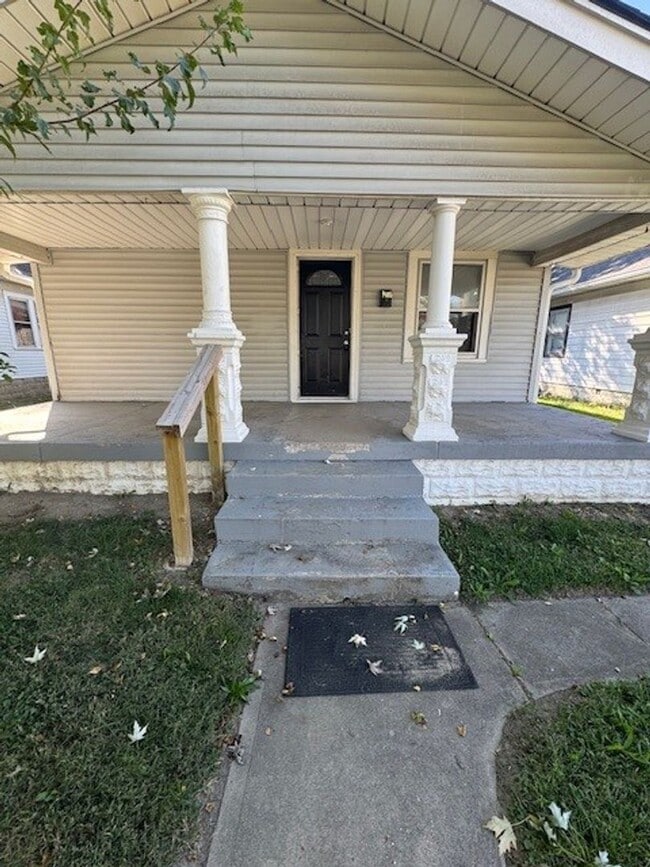Building Photo - Coming Soon! South Side Three Bedroom Bung...
