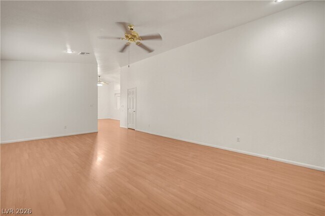 Foto del edificio - 8545 Hidden Pines Ave