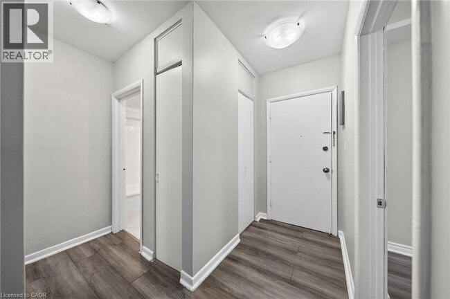 Photo du bâtiment - 237 Mohawk Rd E