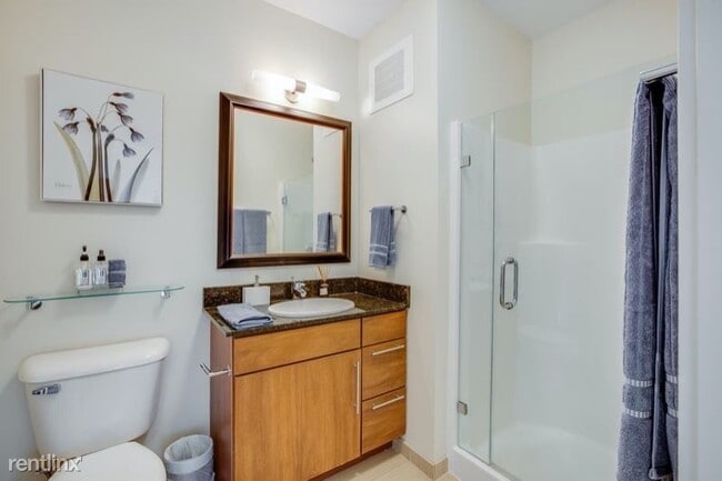 Building Photo - 1 br, 1 bath Apartment - 355 W. Erie St.