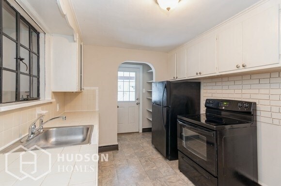 Building Photo - NOW AVAILABLE! 72 Home Ave, Meriden, CT, 0...