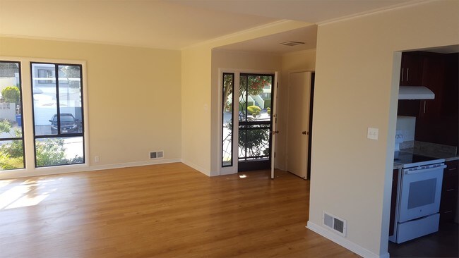 Building Photo - 518 Lassen St
