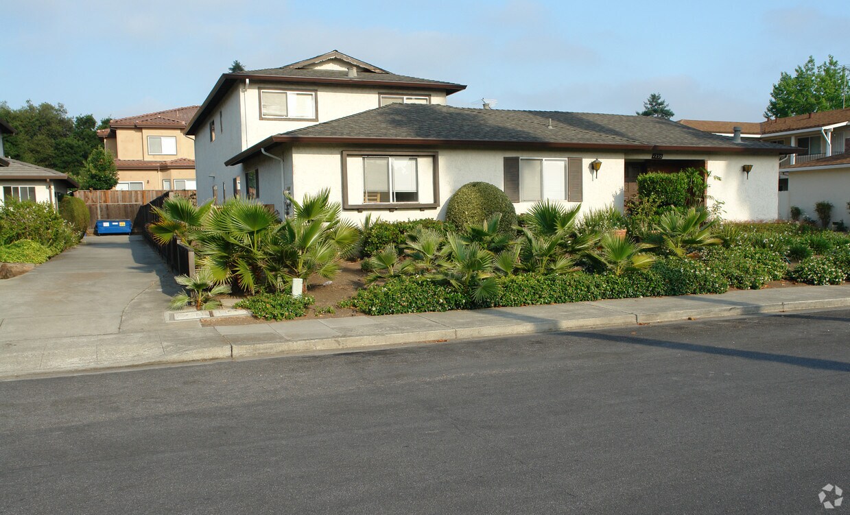 Building Photo - 1235 Valerian Ct