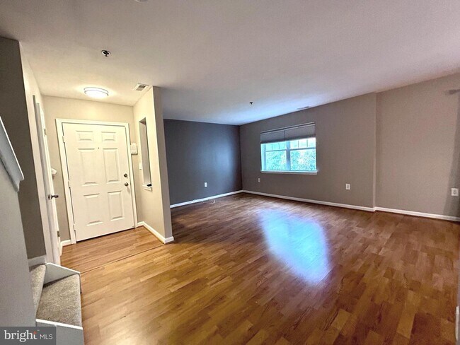 Foto del edificio - 564 McManus Way