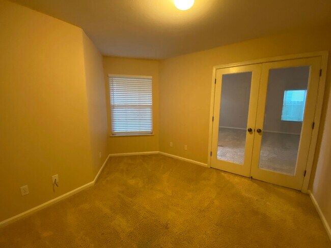 Building Photo - 682 Alder Ln