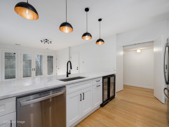Foto del edificio - 842 N Wolcott Ave