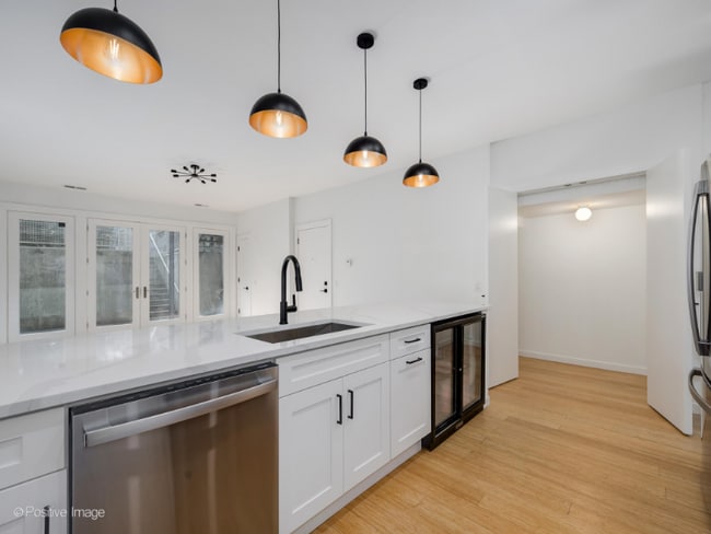 Building Photo - 842 N Wolcott Ave