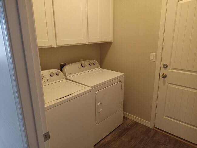 Foto del edificio - 3570 N Kenneth Rd