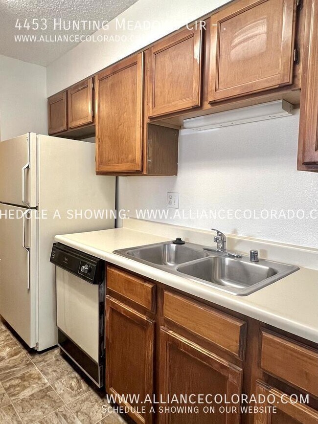 Foto del edificio - 4453 Hunting Meadows Cir