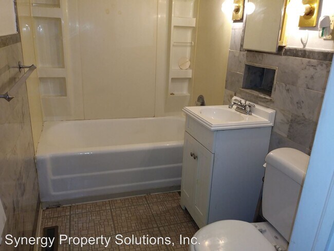 Building Photo - 560 W Townview Cir