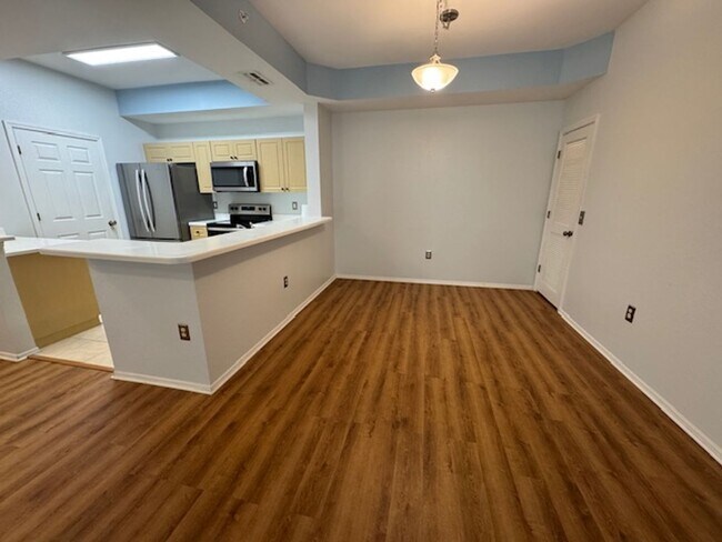 Foto del edificio - 2 bedroom 2 bathroom Condo In Enclave at C...
