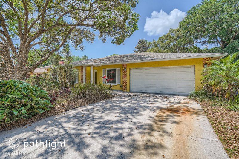 Primary Photo - 4 br, 2 bath House - 13308 Lake George Lan...