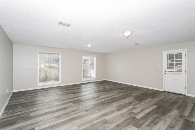 Building Photo - 135 Shawns Way