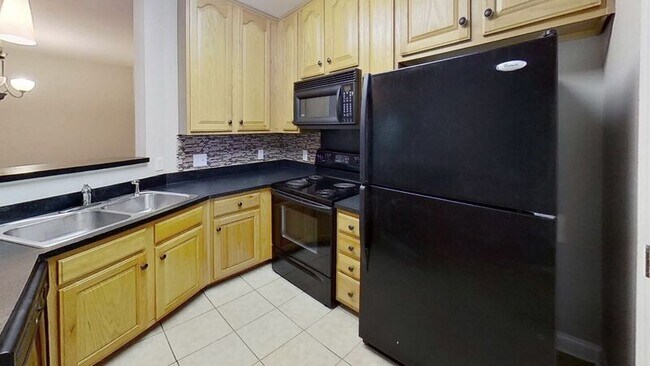 Building Photo - 6792 Mallard Park Dr