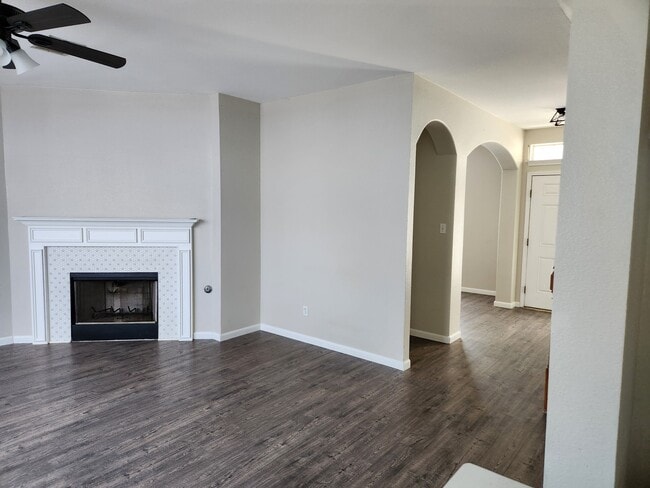 Building Photo - 1601 Briar Hill Dr