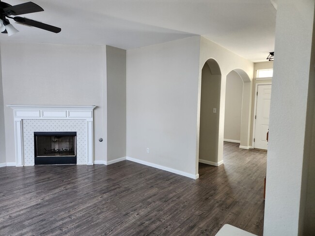 Foto del edificio - 1601 Briar Hill Dr