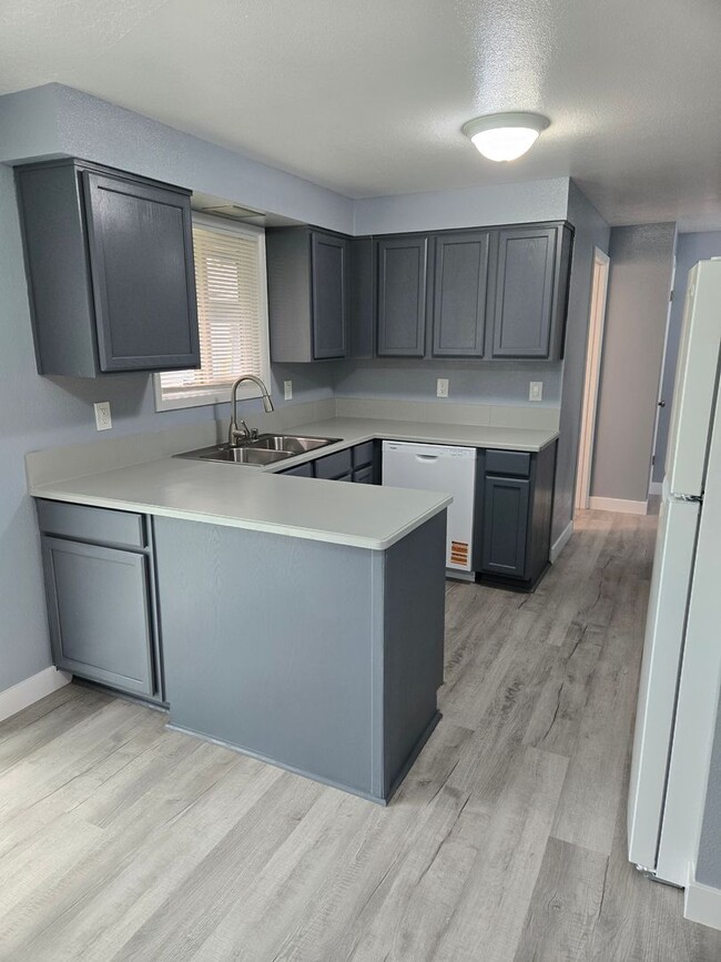 Building Photo - All like NEW Inside ! Great walk & bike sc...