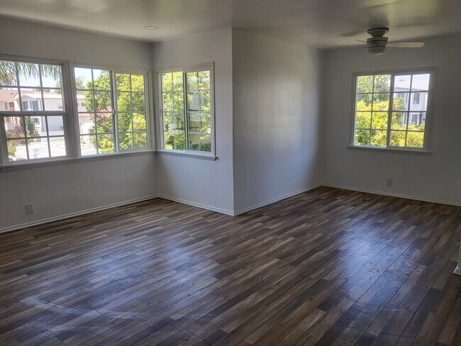 Building Photo - 1244 S Dunsmuir Ave