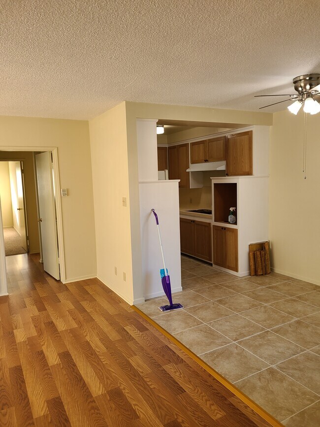Foto del edificio - 901 Larch St
