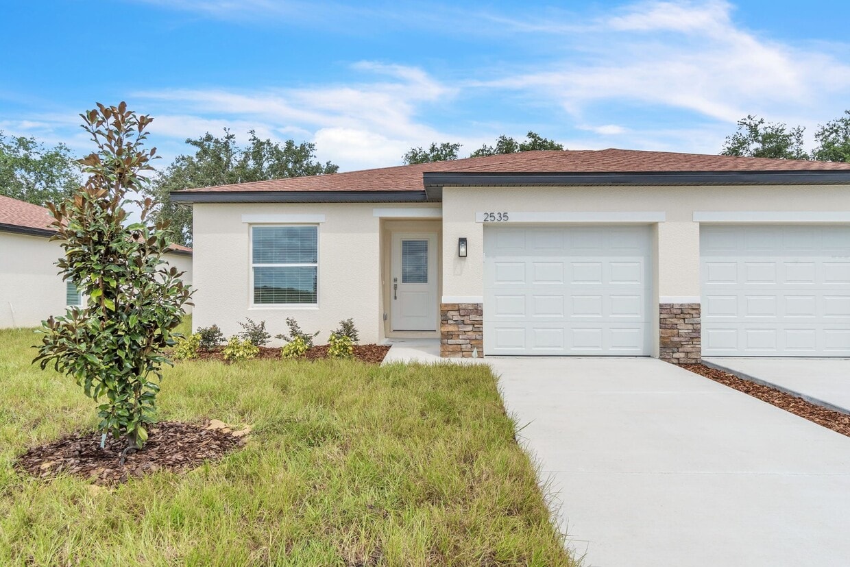 Foto principal - 2539 Slim Haywood Ave