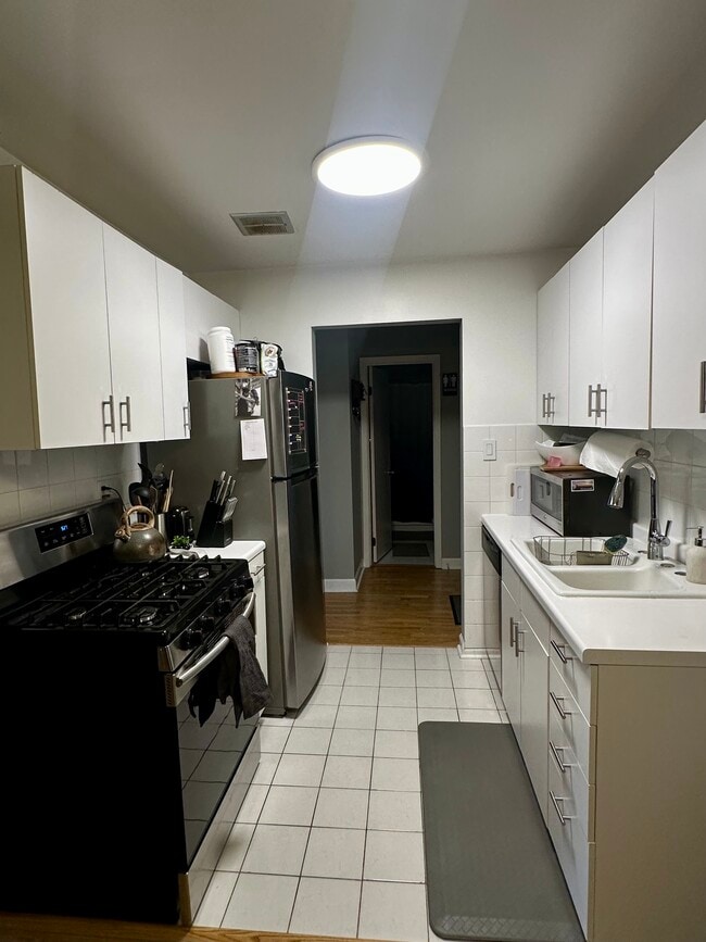 Foto del edificio - 8974 N Western Ave