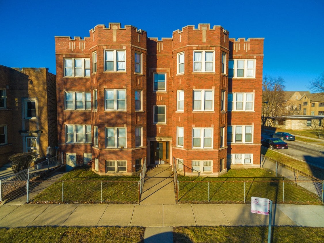 Primary Photo - 7800 S Bishop St