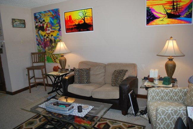 Building Photo - 667 Geyser Rd