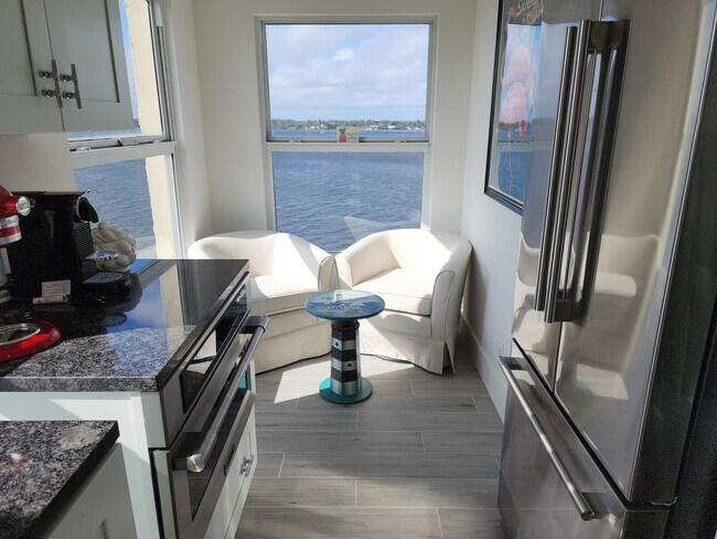 Foto del edificio - 3230 S Ocean Blvd