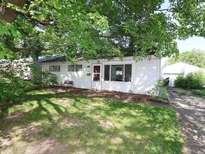Building Photo - 4027 Woodvale Dr