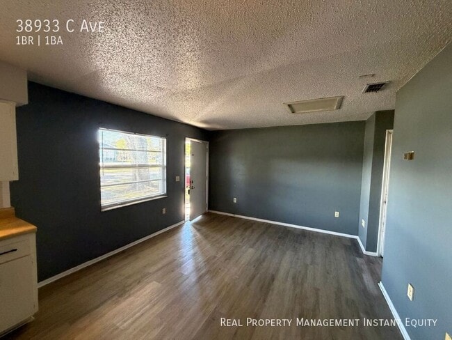 Building Photo - 38933 C Ave