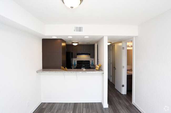 Dining Room - Waterfront Terrace