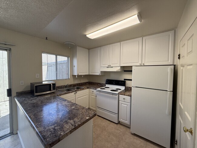 Building Photo - 1152 Neal Dow Ave