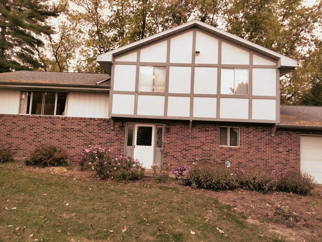 3250 Albon Rd, Maumee, OH 43537 House Rental in Maumee, OH
