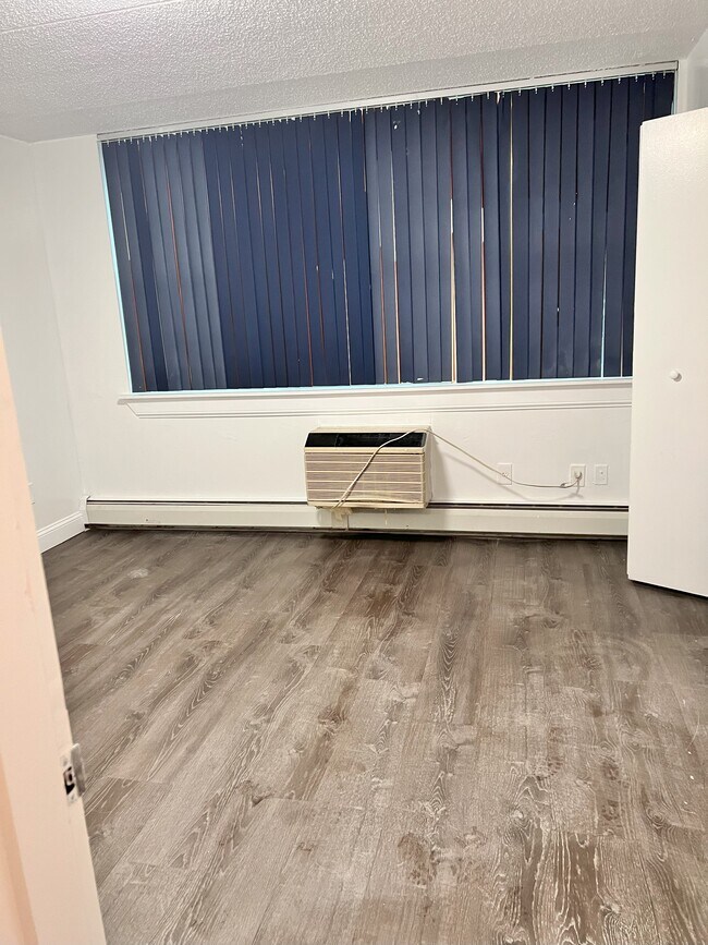 Building Photo - 112 Sunset Blvd