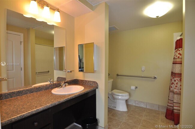 Building Photo - 135 Hillside Dr