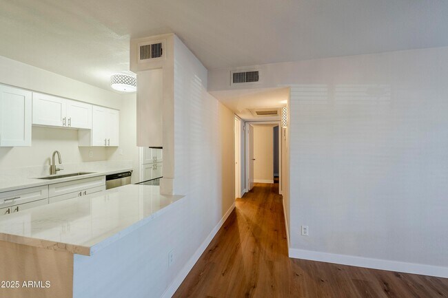 Foto del edificio - 5995 N 78th St