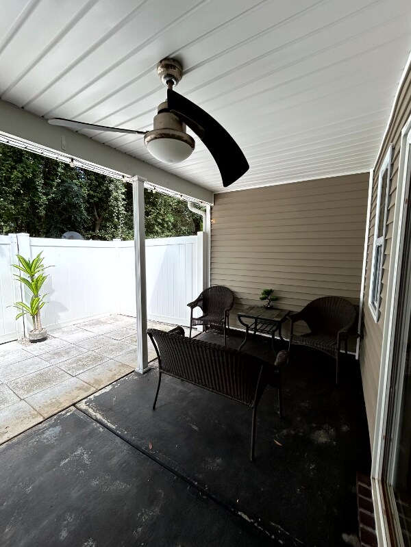 Building Photo - 122 Sonata Cir