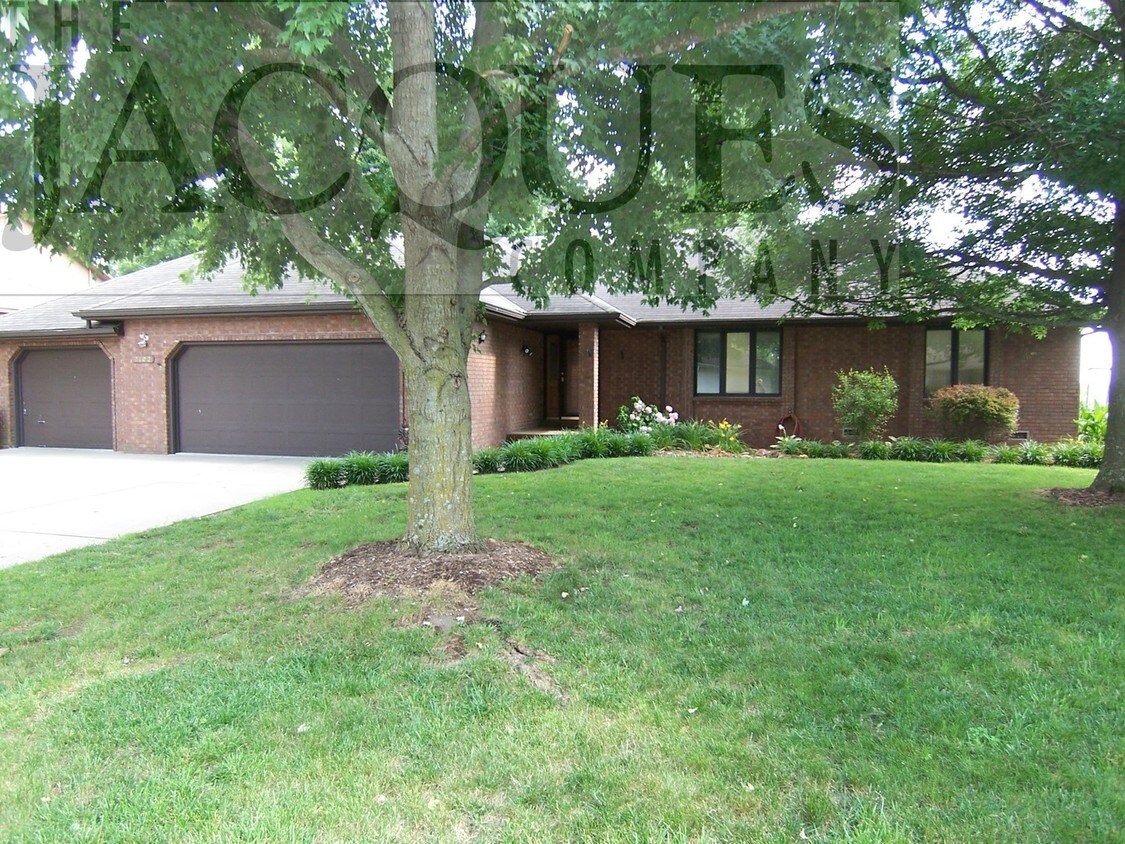 2102 W Nottingham St, Springfield, MO 65810 House Rental in