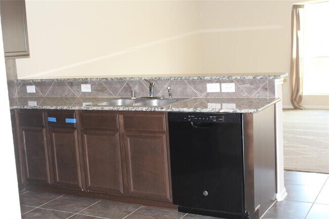 Building Photo - 5010 Forest Hurst Glen