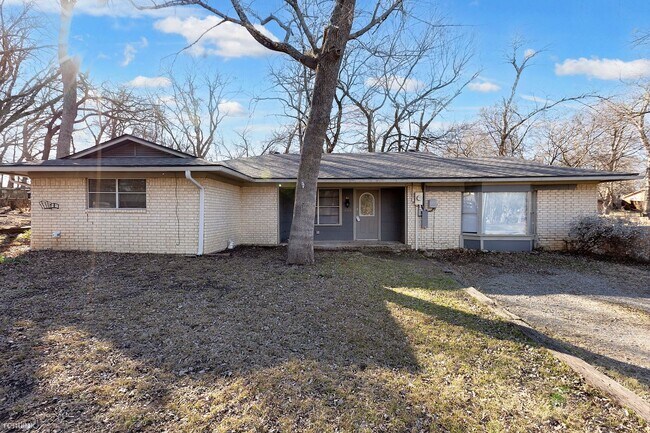 Building Photo - 4 br, 2 bath House - 499 Sequoia Dr