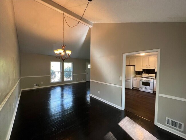 Building Photo - 495 Ansley Dr