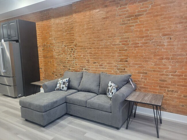 Foto del edificio - 2540 W Girard Ave