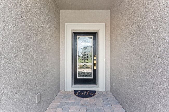 Foto del edificio - Absolutely stunning and practically brand-new 4 BR+ flex room(office)/3 BA/2-car garage executive...